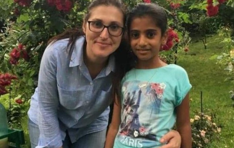 Sorina a plecat din România duminică dimineață, împreună cu familia adoptivă