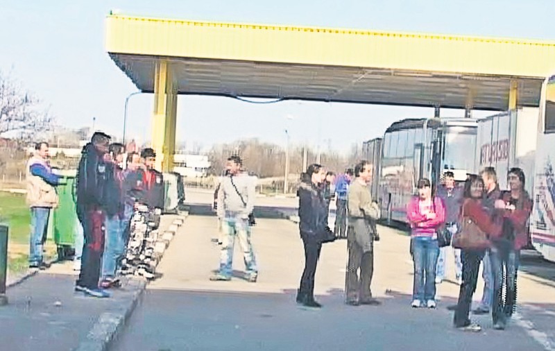 Românii nu mai au bani să vină acasă