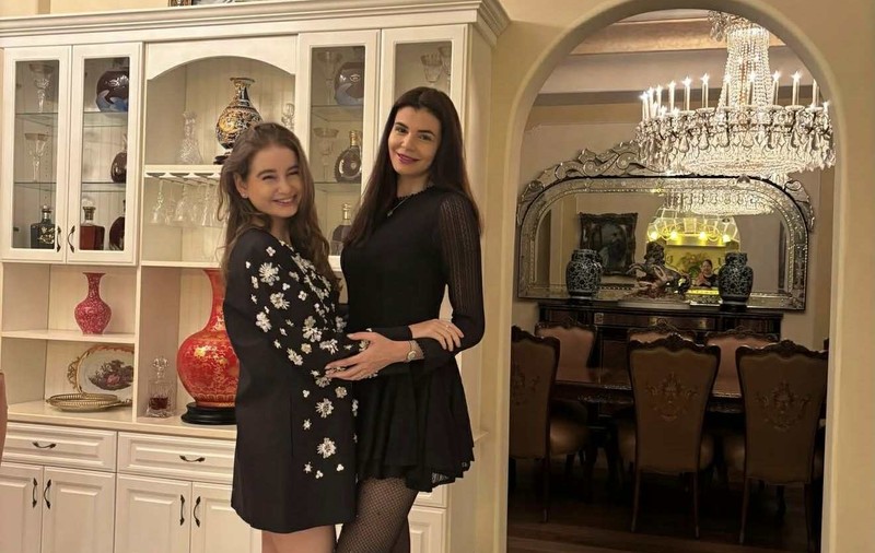 Imagini cu Monica Gabor și fiica ei, Irina, într-un restaurant de lux din New York. Cele două au atras atenția tuturor
