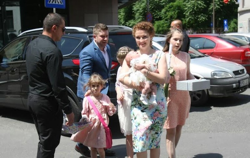 BARTOŞ, un TĂTIC la PUTEREA A TREIA! Şi-a CREŞTINAT fetiţa DE RUSALII! FOTO 