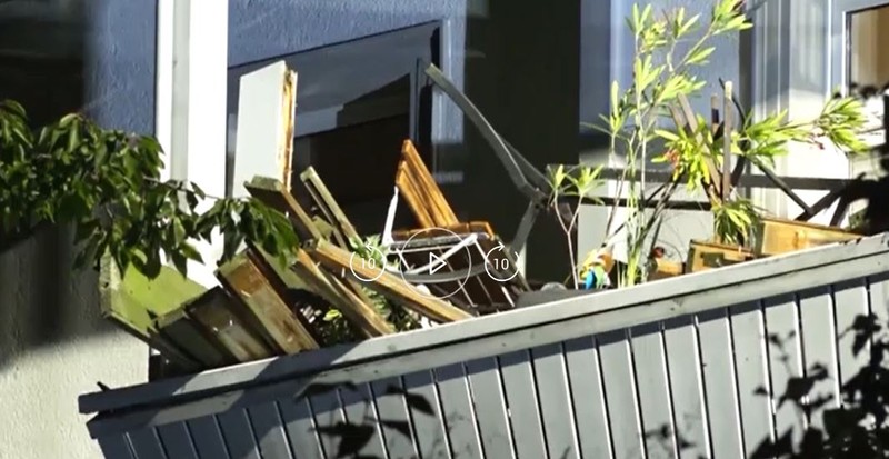 Din balcon a rămas un morman de resturi