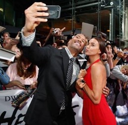 Irina Shayk selfie cu The Rock. foto: Facebook.com