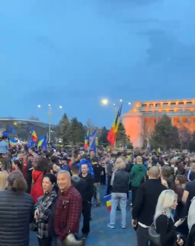 Tudor Chirilă a fost la Mitingul EuRo din Piața Victoriei. Ce a transmis artistul, care s-a plimbat printre manifestanți: „Ăștia, săracii, au venit pe banii lor”