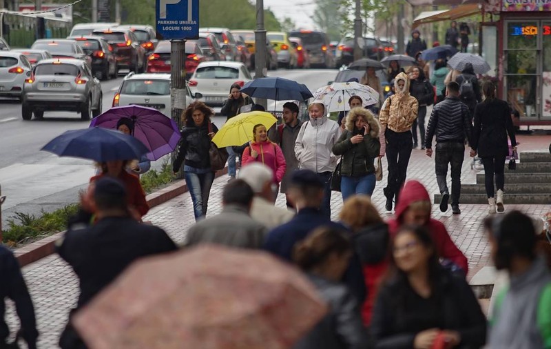 Prognoza specială pentru București în perioada 3 -5 ianuarie 2026: alternanțe termice, ploi și depuneri de polei