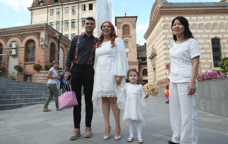 VIDEO EXCLUSIV/ Reînnoirea jurămintelor a prins-o nepregătită pe Oana Roman. Fără tată și rochie nouă