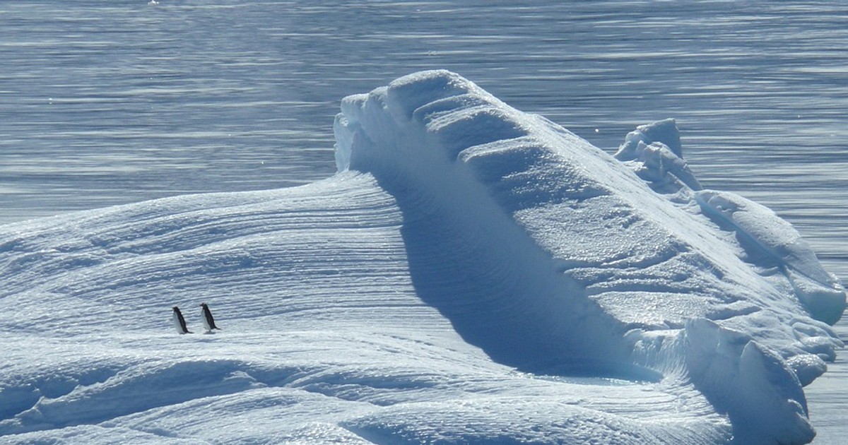 Polul nord magnetic al Pământului se deplasează spre Siberia