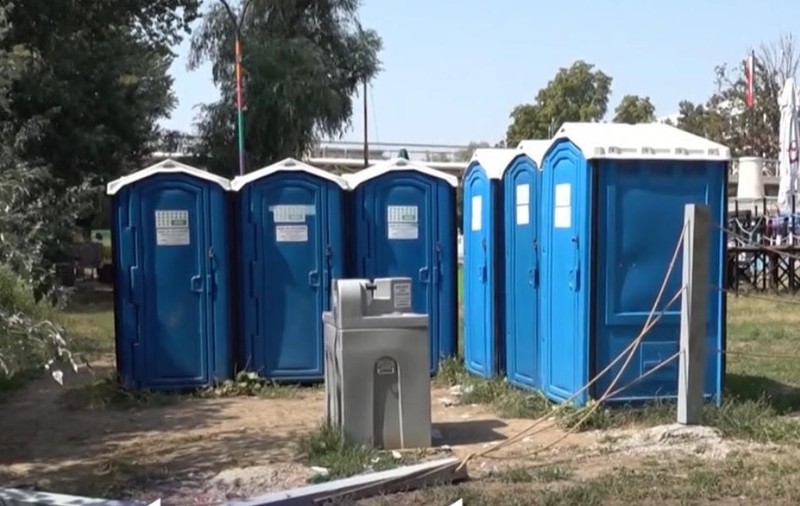O persoană necunoscută este căutată de poliție, după ce a instalat o cameră video în toaleta pentru femei a unui club de noapte din Ungaria