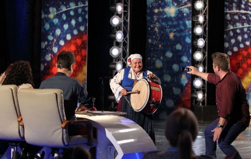 ROMÂNII AU TALENT. Aşa, imagine, O DATĂ-N VIAŢĂ. O bunică a făcut senzaţie CÂND A ÎNCEPUT SĂ BATĂ TOBA