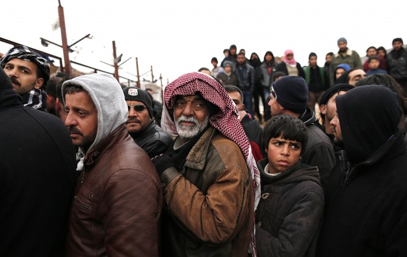 Un bărbat dintr-o tabără de refugiaţi a violat o copilă de 7 ani. Cum l-au pedepsit ceilalţi migraţi