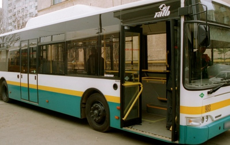 UPDATE | Foto - Un autobuz a provocat un grav accident în Capitală 