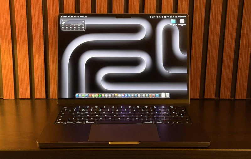 MacBook Pro 14 cu M5 review: bun la muncă și bun la… joacă?!