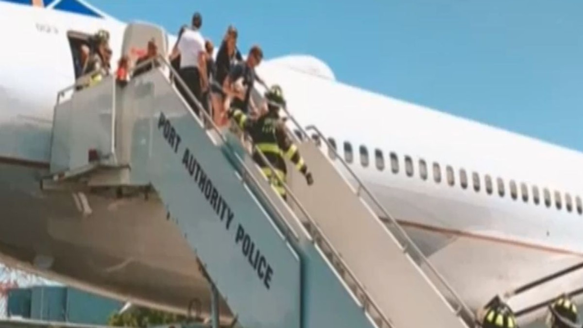 Un avion cu 166 de pasageri la bord a ieșit de pe pista unui aeroport din SUA