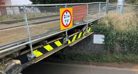Pasajul din Stonea este considerat cel mai des lovit din Marea Britanie | Foto: Network Rail