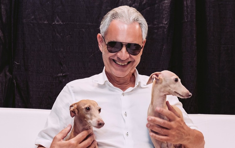 Andrea Bocelli va cânta din nou la București. Cine va mai urca pe scenă alături de marele artist