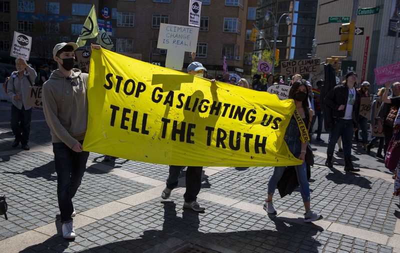 Ce înseamnă „gaslighting”, cuvântul anului desemnat de dicționarul american Merriam-Webster