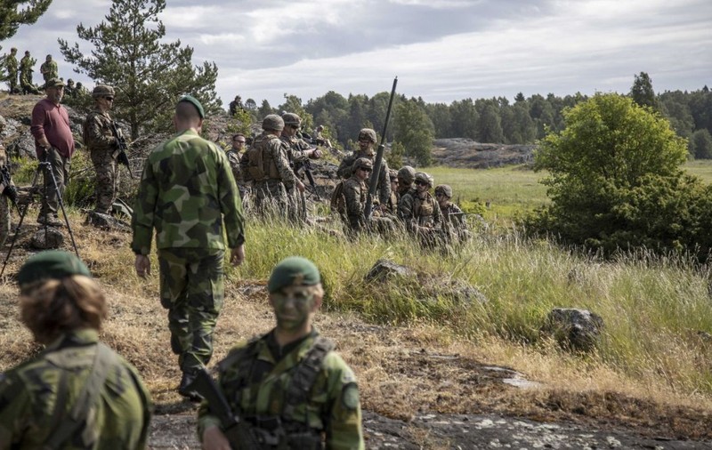 Statele Unite au anunțat aliații NATO că se retrag din planificarea de exerciții militare în Europa