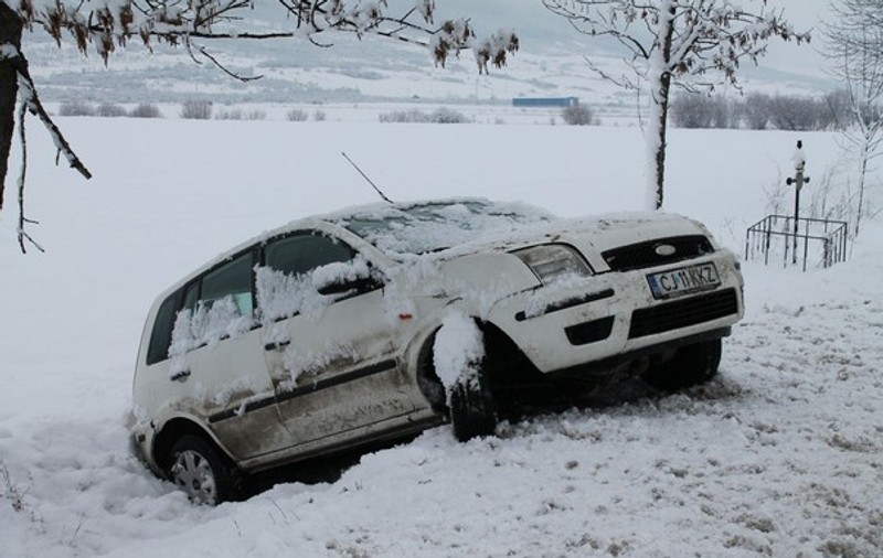 CE MAI VREME! Zăpada a făcut "ravagii" în Bistriţa-Năsăud