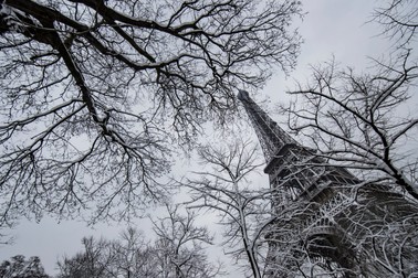 Ninsoarea din Paris a dus la închiderea Turnului Eiffel