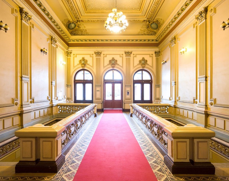 Palatul Bragadiru și grădinile au fost scoase la vânzare pentru 25 de milioane de euro. Povestea bijuteriei imobiliare din București