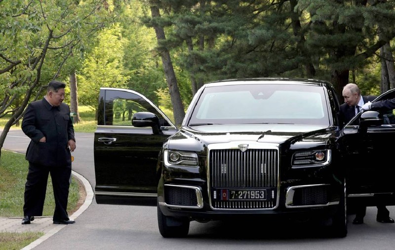 Kim Jong Un respinge limuzina lui Vladimir Putin. Preferă Maybach-ul german