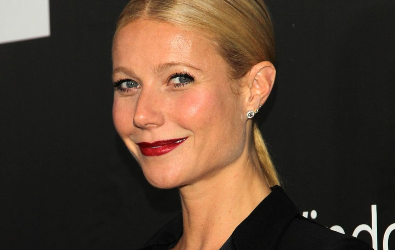 DIFERENȚĂ ca de la CER la PĂMÂNT! GWYNETH PALTROW, ÎNAINTE și DUPĂ MACHIAJ!
