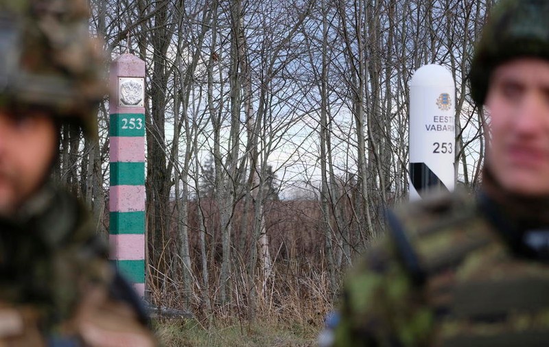 Un rus care a fugit de mobilizare în Estonia cu o placă SUP a fost extrădat pentru că a trecut ilegal frontiera