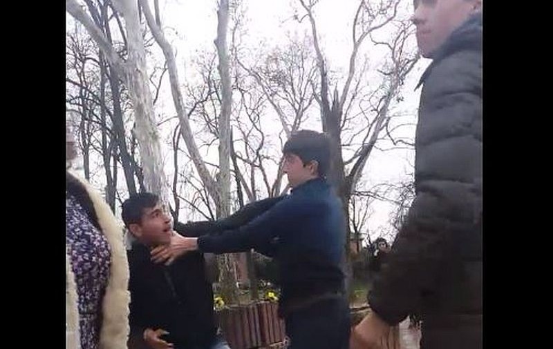 Bătaie între elevi pe o stradă din Lugoj VIDEO