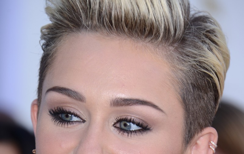 Nu mai e o fată cuminte! Uite aici dansul murdar al lui Miley Cyrus! | VIDEO