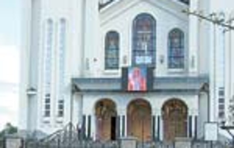 Ce ecran imens are biserica!