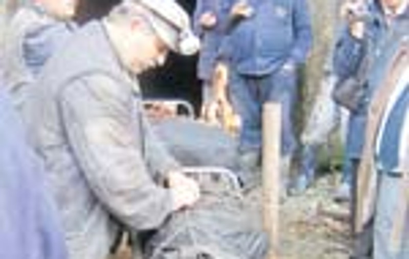 Minerii, scosi morti din adanc