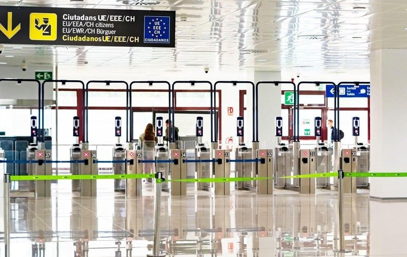 Mai mult de 27.000 de oameni nu au fost lăsați să intre în UE în prima zi de folosire a sistemului EES, de Intrare/Ieșire