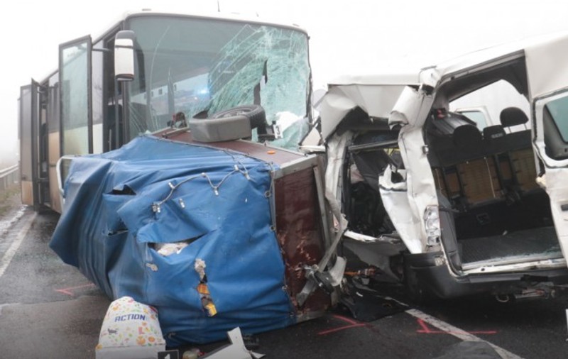 VIDEO/ Trei români au murit şi cinci au fost răniţi într-un accident în Ungaria