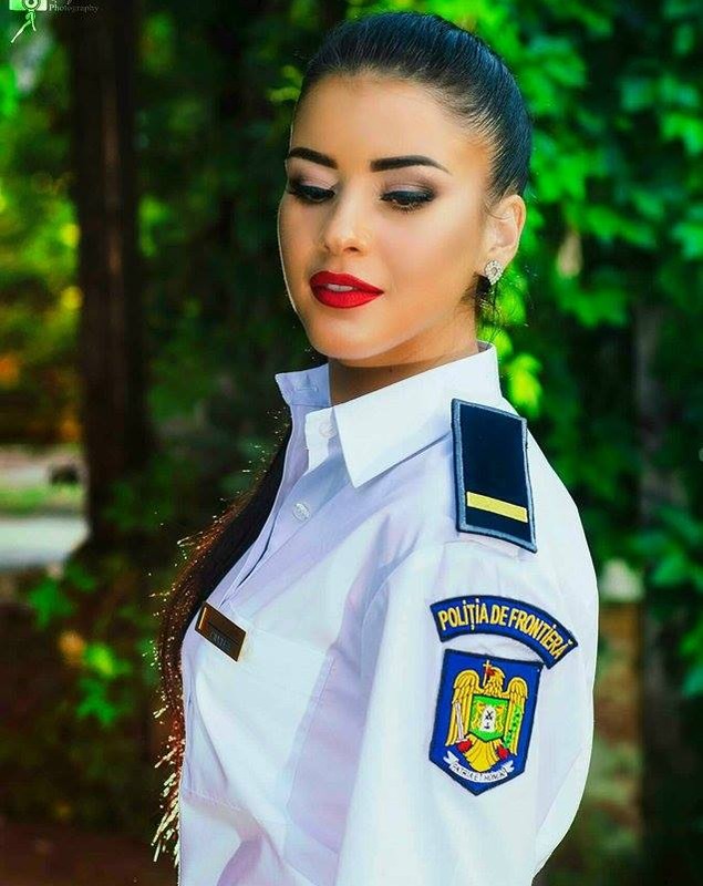 Cea mai frumoasă polițistă de frontieră din țară? E mândria colegilor! GALERIE FOTO
