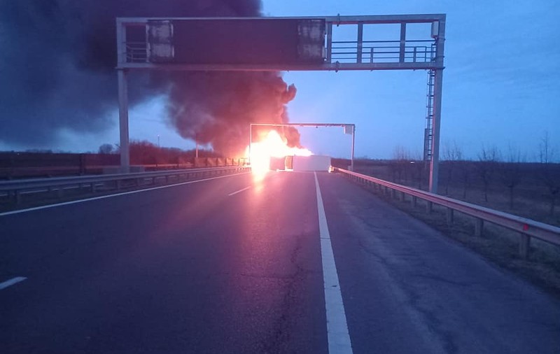 Șofer român de TIR salvat în ultima clipă din camionul care a explodat, în Ungaria: „M-am născut a doua oară” | VIDEO