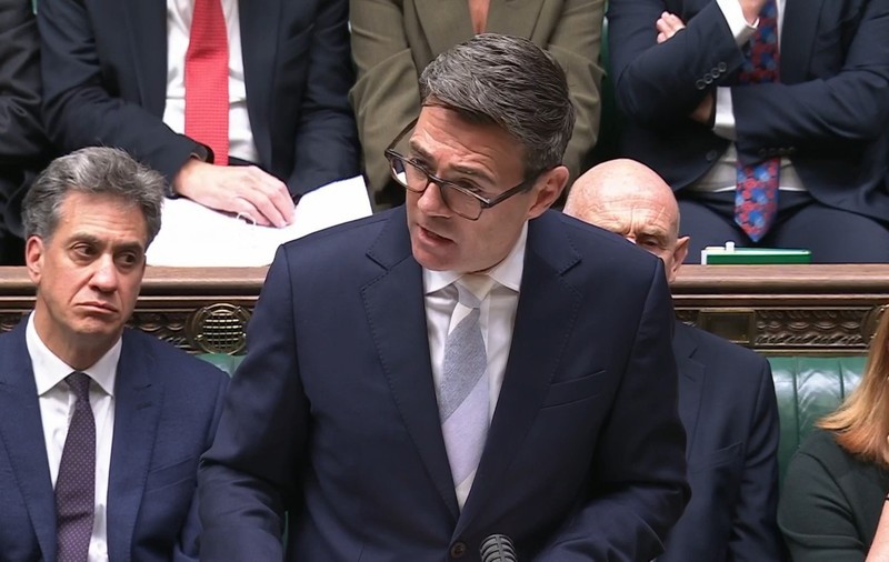 Premierul Andy Burnham ia cuvântul în Parlamentul britanic Sursa foto: Profimedia