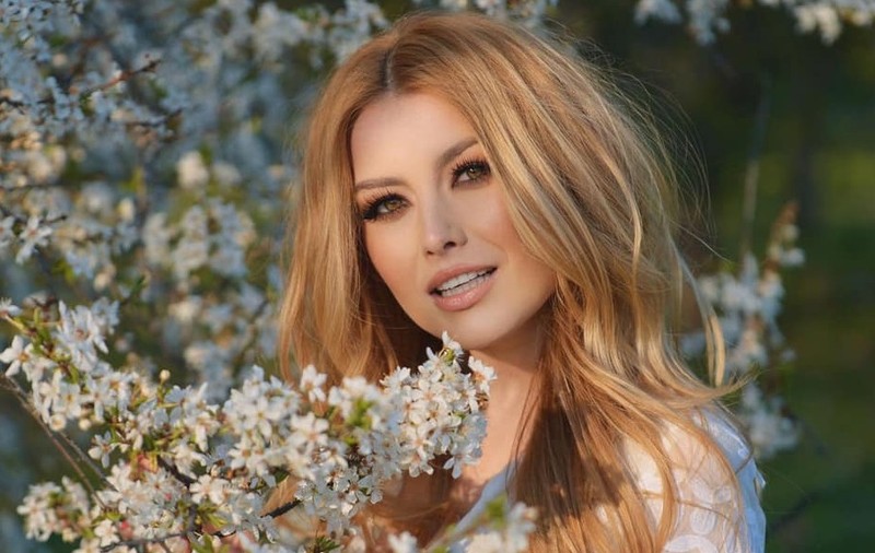 Ce ținută a purtat Elena Gheorghe în prima zi de grădiniță a fiicei sale. „Prea sumar îmbrăcată”