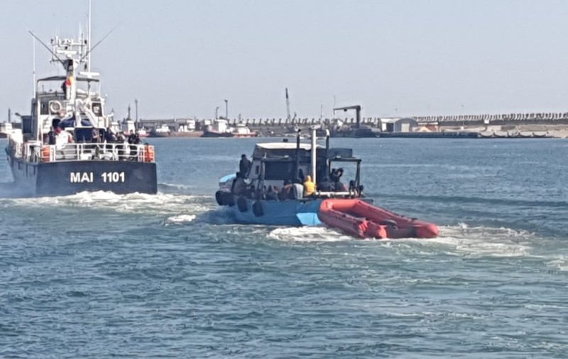 Alertă în Portul Constanța. O navă cu migranți a început să se scufunde în timp ce era remorcată
