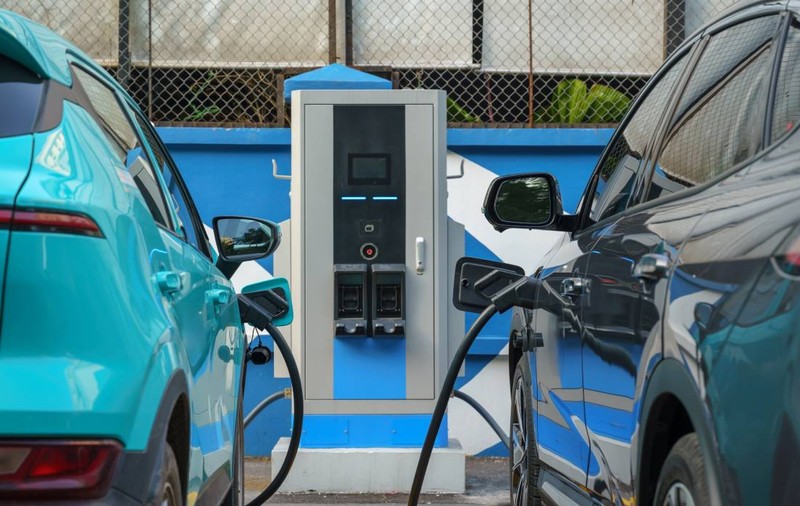Mașini electrice prin leasing, ultima propunere discutată de Guvern: șoferii ar putea plăti doar 100 de euro pe lună