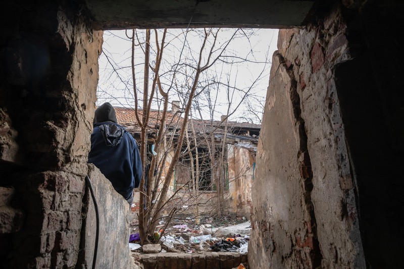 Una dintre locațiile în care dormeau câțiva adolescenți din Afganistan, în drumul lor spre Vest