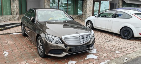 Maşina polițistului era cumpărată pe numele tatălui său. Sursa foto: arhiva foto a familiei Ionescu