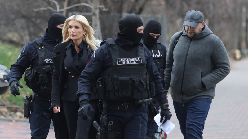 Laura Vicol a fost dusă cu mascații la DIICOT, după perchezițiile legate de Nordis.
