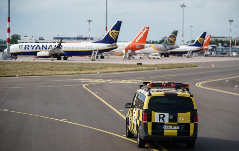 Avion de pasageri Ryanair, obligat să aterizeze la Berlin, după o amenințare cu bombă