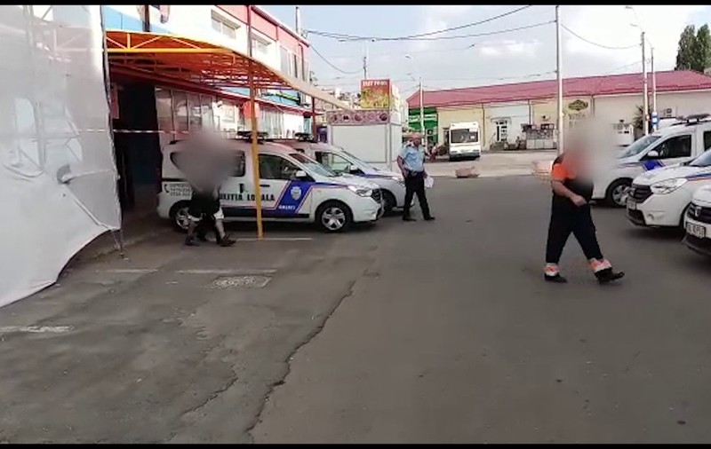 VIDEO/ Gălăţean cercetat după ce a furat un telefon mobil dintr-o ambulanţă în misiune