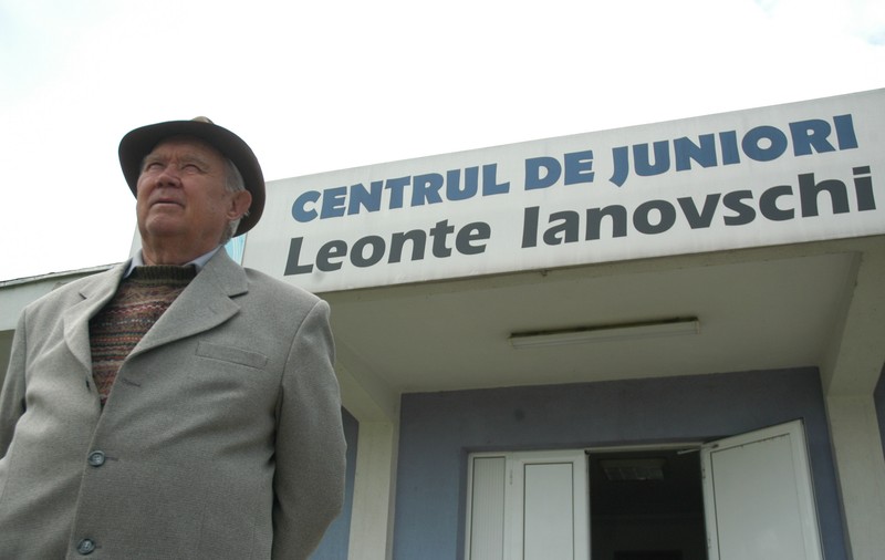 TRAGEDIE. A murit Leonte Ianovschi, omul care l-a descoperit pe Dobrin!