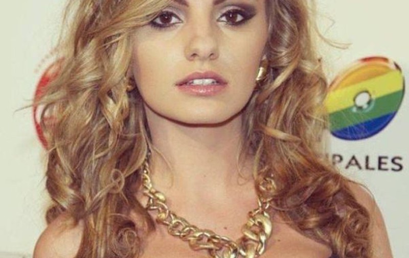 Alexandra Stan a dat cu piciorul la 10.000 de dolari! 