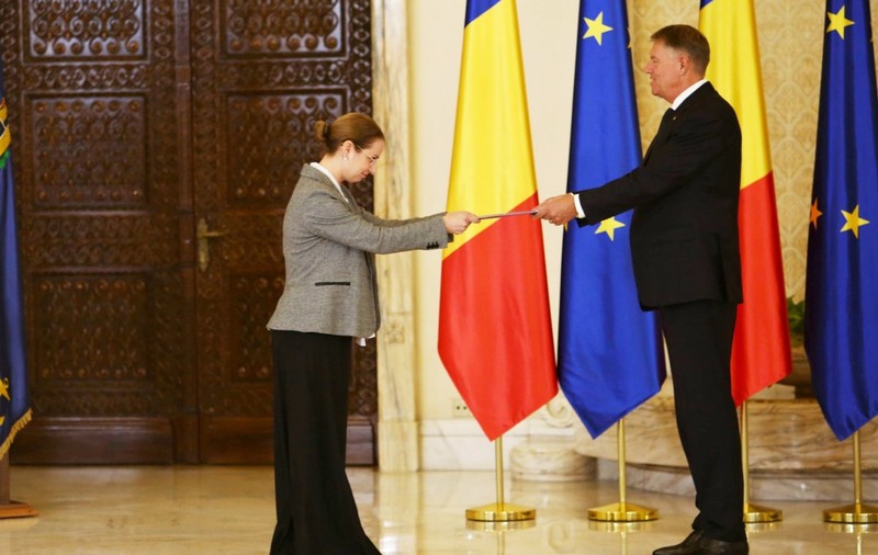 Gestul făcut de Ligia Deca, noul ministru al educației, în fața președintelui Klaus Iohannis