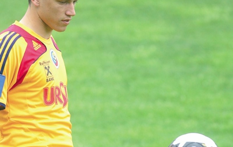 Cristi Tănase e şchiop