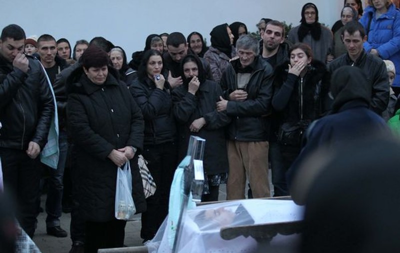 Nu au mai avut bani să-şi îngroape fiul asasin