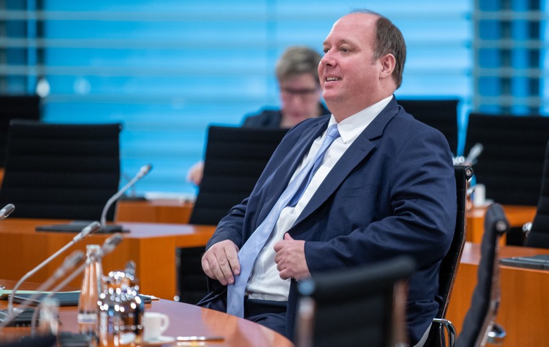 Aplicația germană anticoronavirus este net superioară concurenței, susține șeful de cabinet al Angelei Merkel
