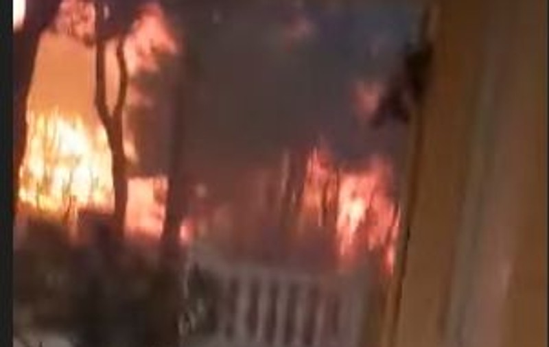 VIDEO | Imagini șocante din mijlocul incendiului din Grecia. Un bărbat a filmat când era înconjurat de flăcări